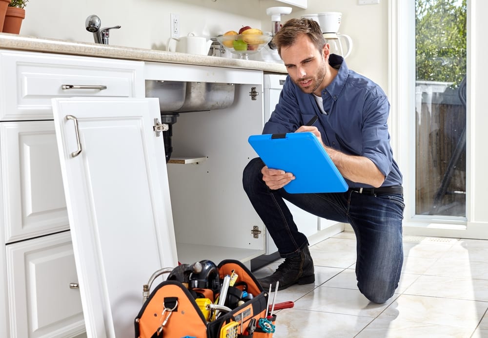 7 Ordinary Kitchen Plumbing Problems & How to Fix
