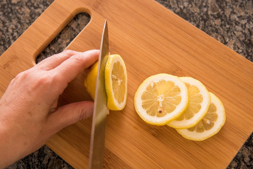 lemon-cutting